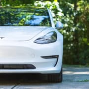 Hvid Tesla 3