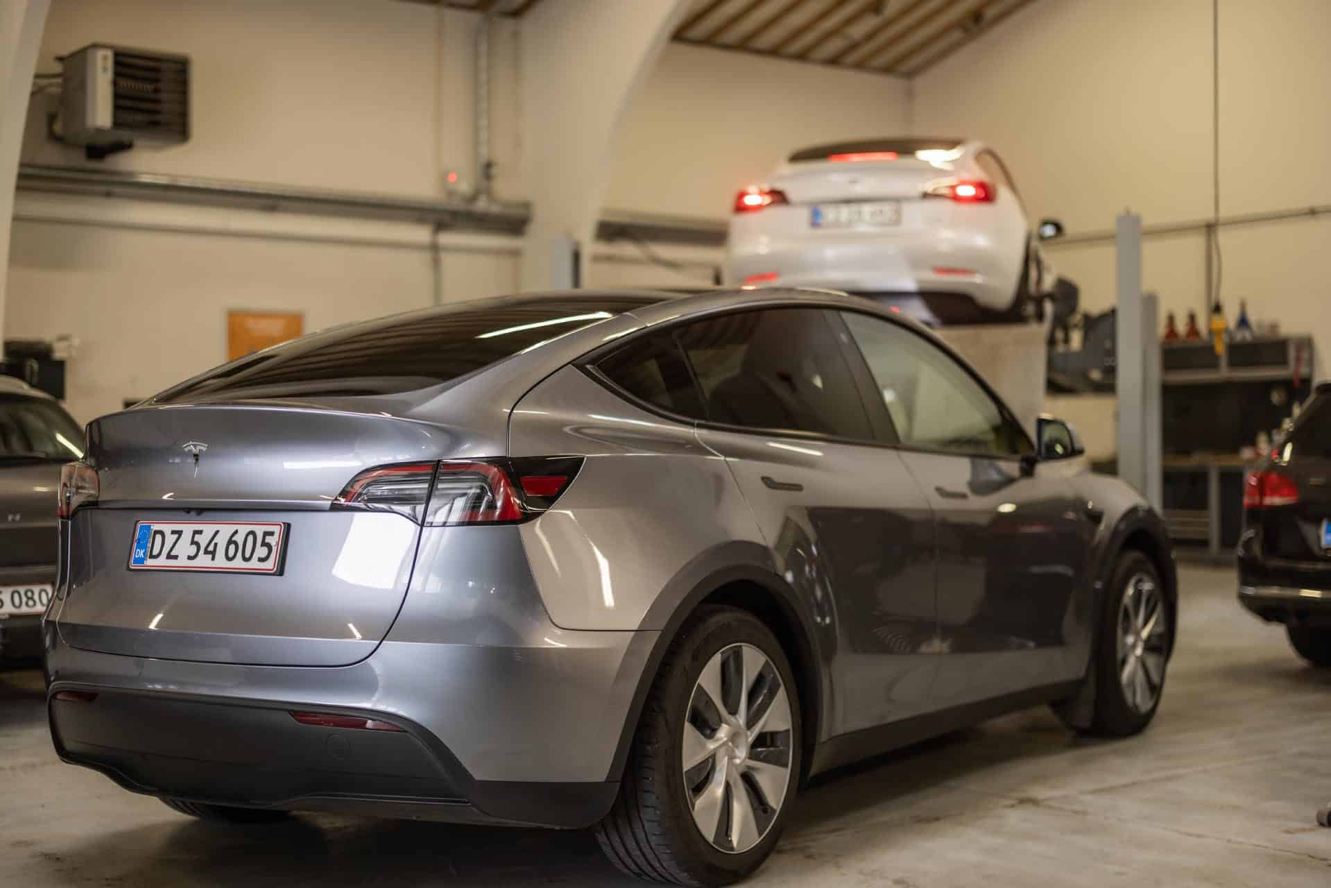 Tesla model I på værkstedet